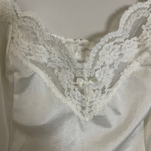 Olga Womens Lace Cami Top Size XL Cream Undershirt Loungewear Coquette - Picture 5 of 13